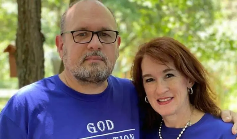 Scott Peyton e sua esposa Letitia são retratados em julho de 2020 - Divulgação