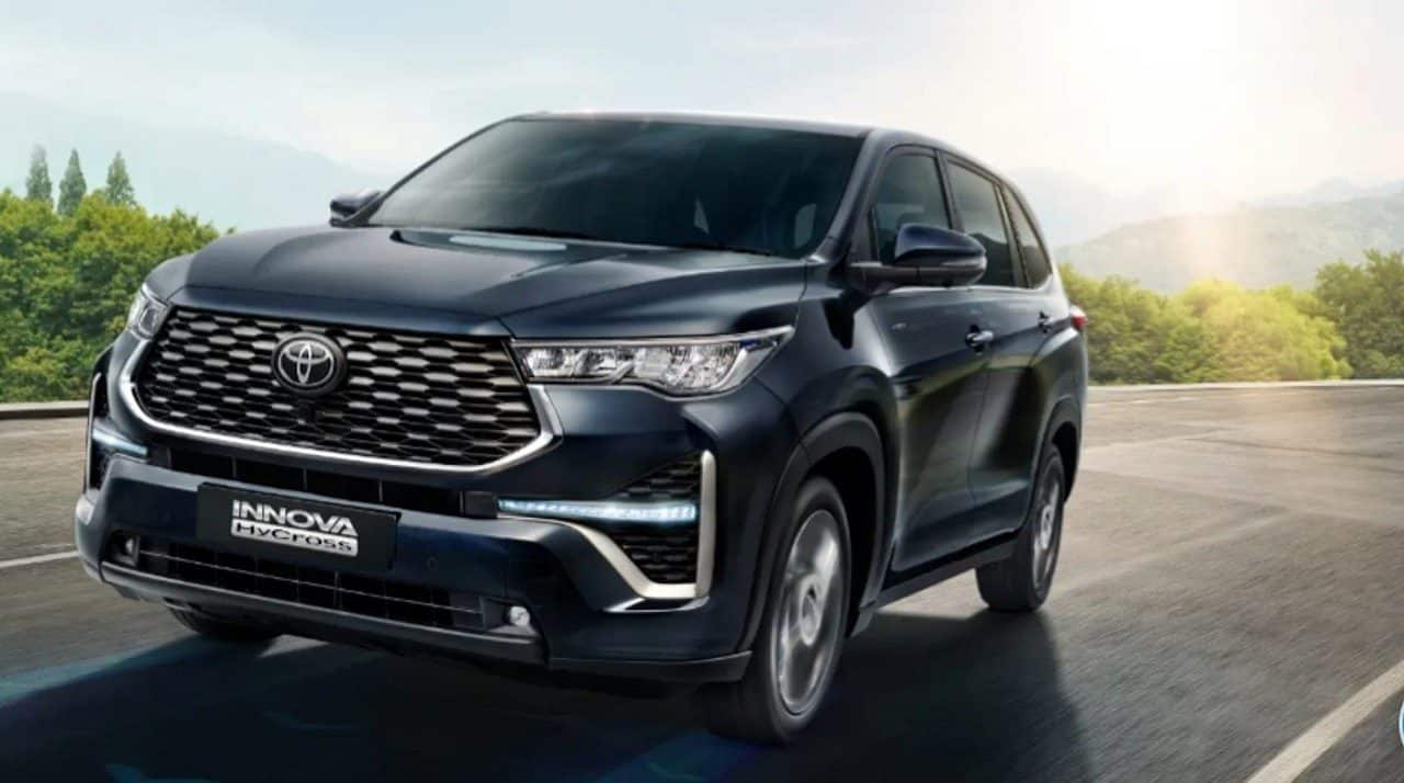 Toyota Innova Hycross