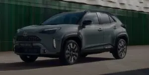 Yaris Cross 2026 lansează în Europa grila tip fagure și un motor mai puternic