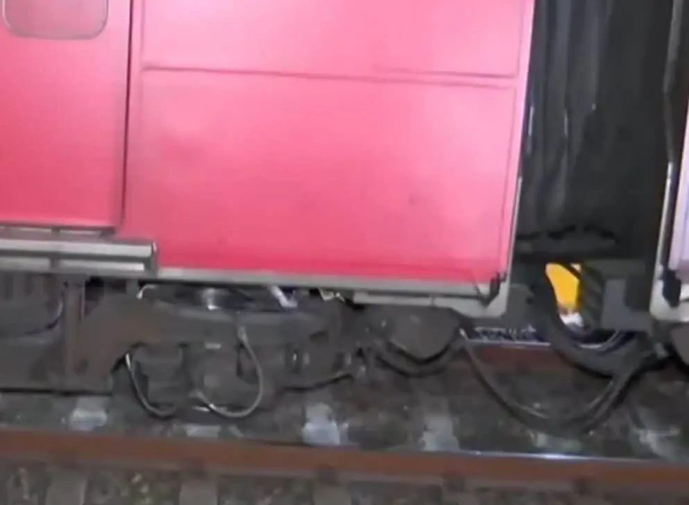 Trem da Linha 9-Esmeralda sai dos trilhos e provoca lentidão em operação na Berrini