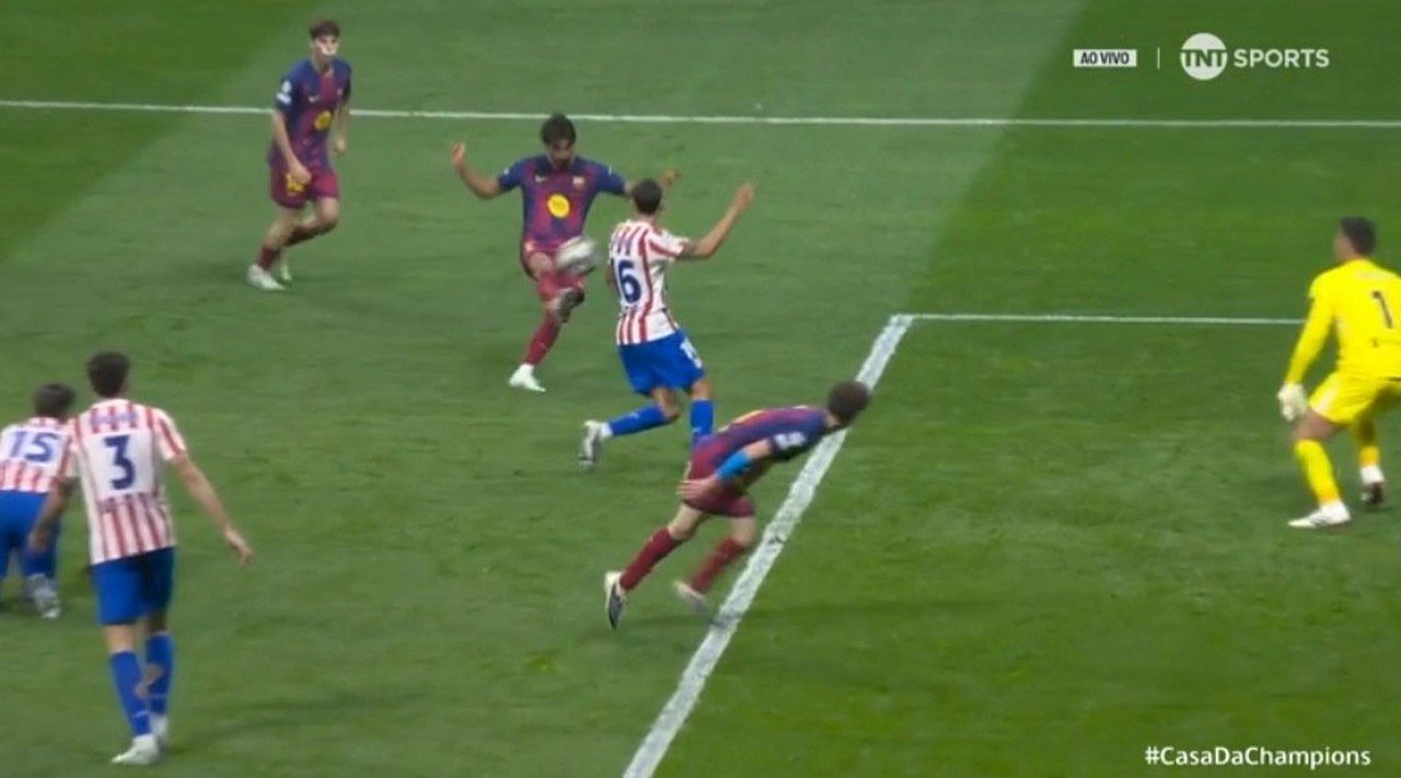 VAR anula gol de Ferran Torres por impedimento