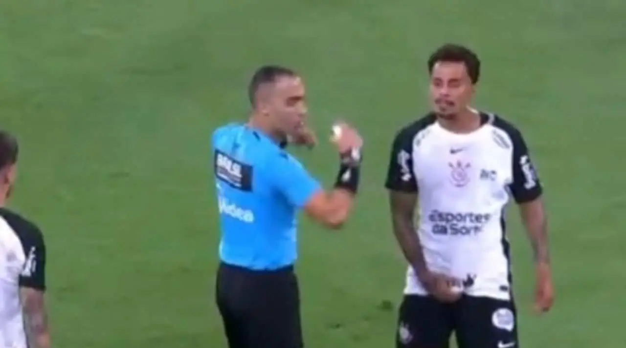 VAR confirma cartão vermelho para Allan - X