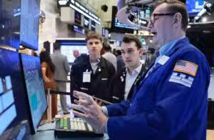 Wall Street: bancos indicam fim do rali do dólar com trégua no Irã e busca por risco