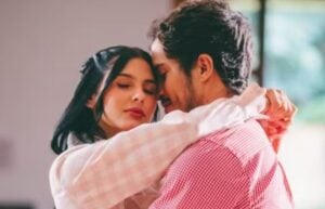 Ana Castela posta foto agarrada em homem misterioso e movimenta fãs nas redes