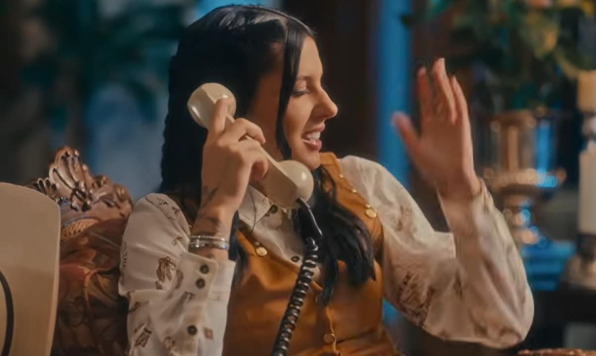 Ana Castela estreia clipe e chama atenção com trecho idêntico ao pronunciamento de Vini Jr. sobre Virginia Fonseca