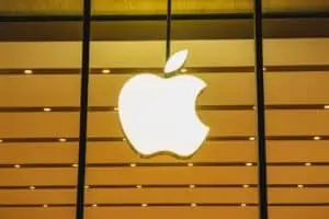 Novas atualizações da Apple corrigem cerca de 30 falhas de segurança críticas