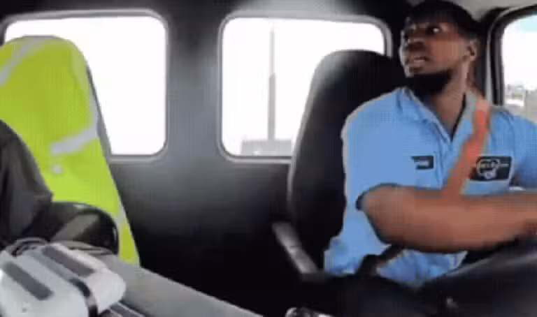 Avião da United atingir caminhão