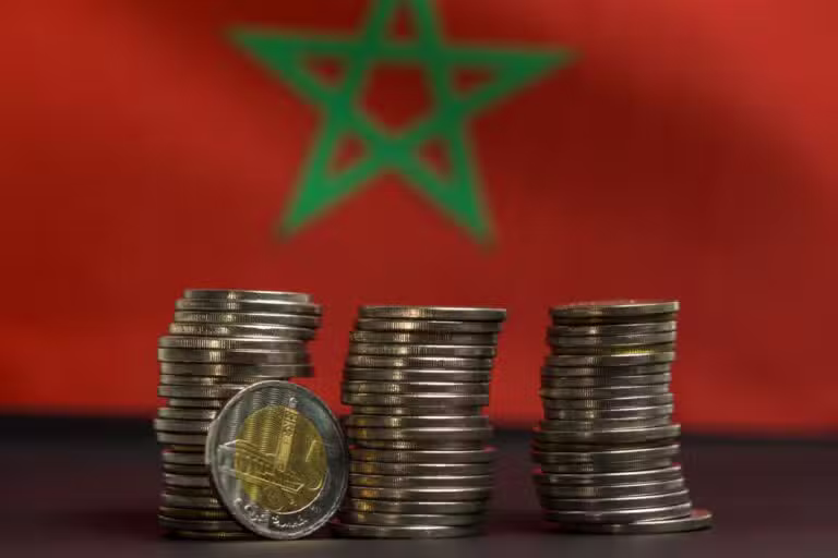 Bandeira de Marrocos e moedas marroquina