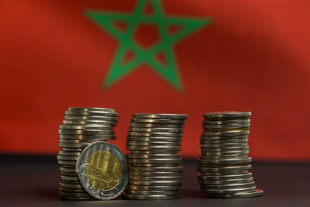 Bandeira de Marrocos e moedas marroquina