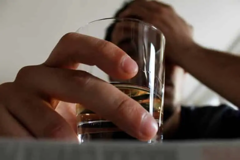 Bebida alcoolica, conceito de alcoolismo