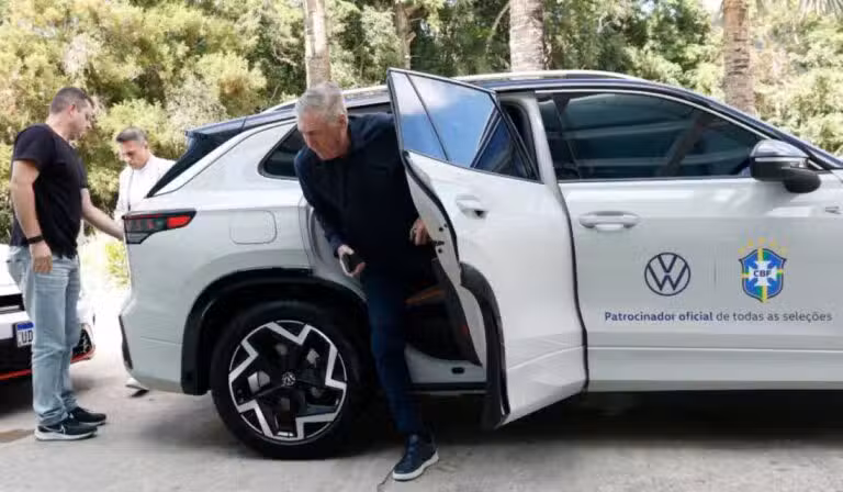Carlo Ancelotti chega á Granja Comary