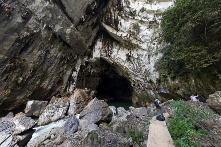 Caverna no Laos