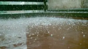 Defesa Civil emite alerta para tempestades com granizo e vento no Litoral Médio do Sul