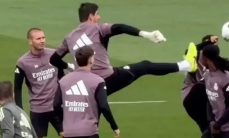 Courtouis brinca com Mbappé em treino do Real Madrid