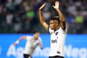 Jogadores do Botafogo com menos de 13 jogos no Brasileirão viram alvo para janela de transferências