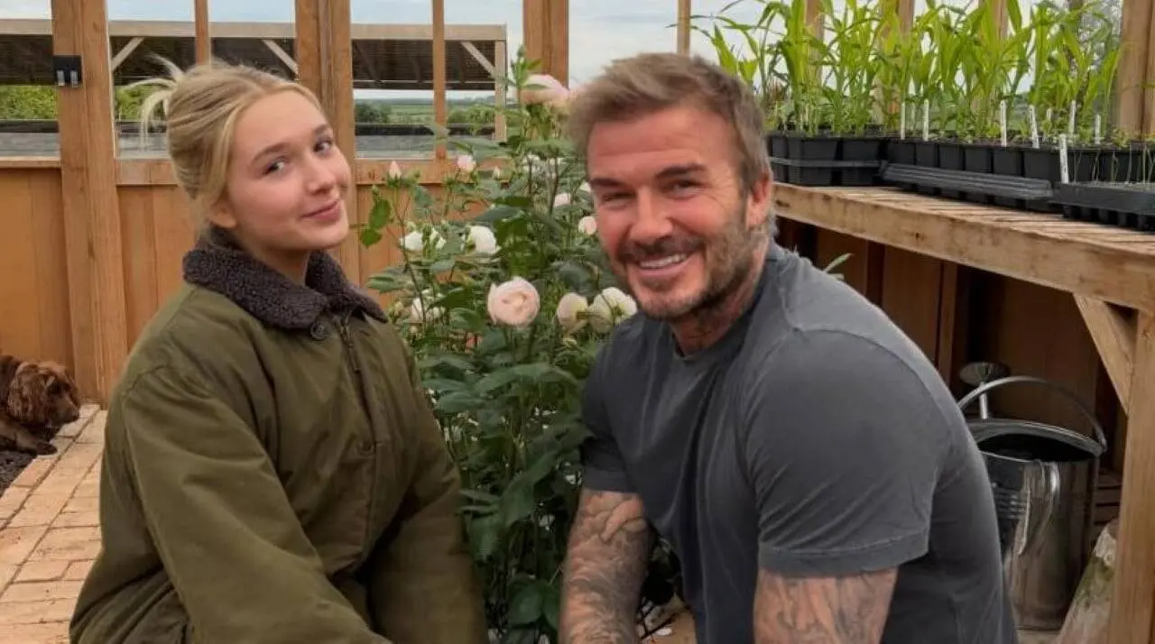 Harper Beckham menghormati ayah, David Beckham, dengan bunga mawar eksklusif di Chelsea Flower Show