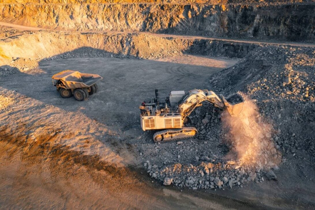 Escavadeira, Mineração a céu aberto