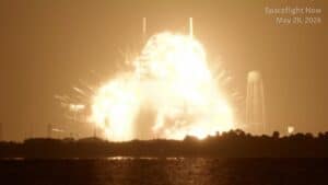أدى انفجار المحرك إلى تدمير المرحلة الأولى من صاروخ New Glenn التابع لشركة Blue Origin في فلوريدا
