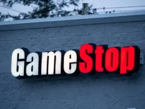 تتعاون GameStop مع Uber Eats لتوصيل الألعاب ووحدات التحكم إلى المنزل بسرعة
