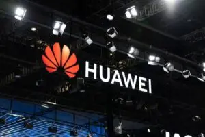 يؤدي توقع هاتف Huawei Mate 90 لشهر سبتمبر إلى تفاقم الخلاف مع شركة Apple