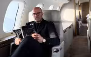 Jason Statham estrela John Doe filme de ação com diretor David Ayer e roteiro de Zak Penn