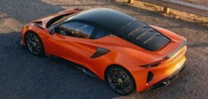 Lotus Emira 420 Sport chega com ganhos de potência e redução de peso