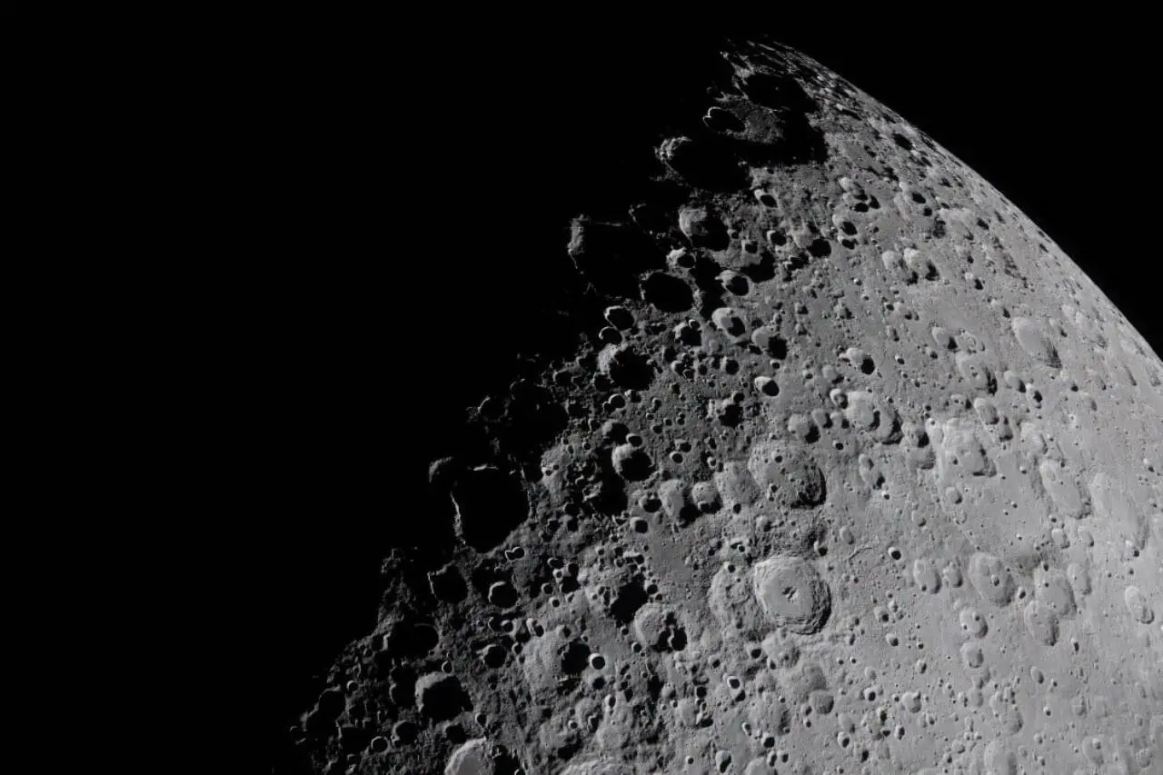 Lua, cratera