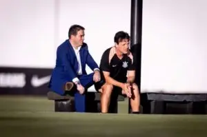 Corinthians enfrenta obstáculos financeiros para novos reforços e executivo Marcelo Paz detalha cautela no mercado