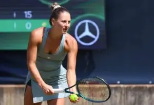 Marta Kostyuk a câștigat debutul la Roland Garros după ce racheta aproape că lovește casa familiei din Kiev