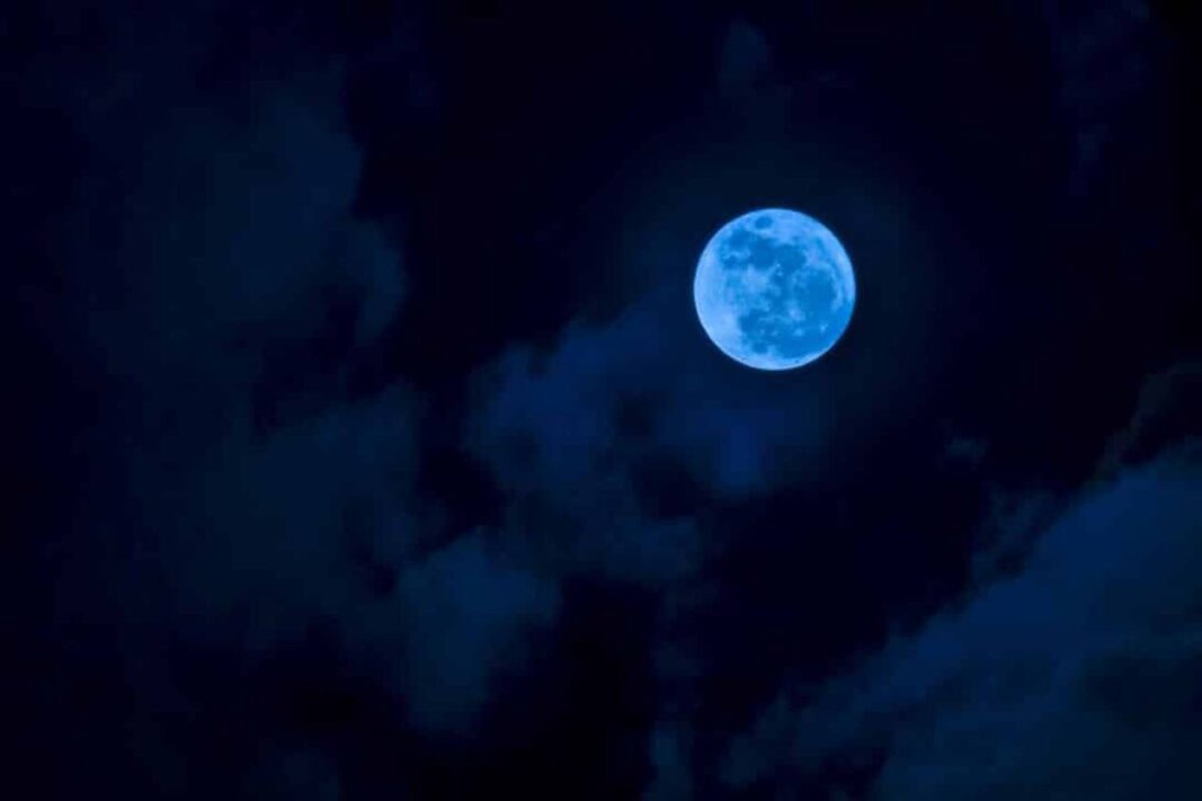 Microlua Azul, Lua azul