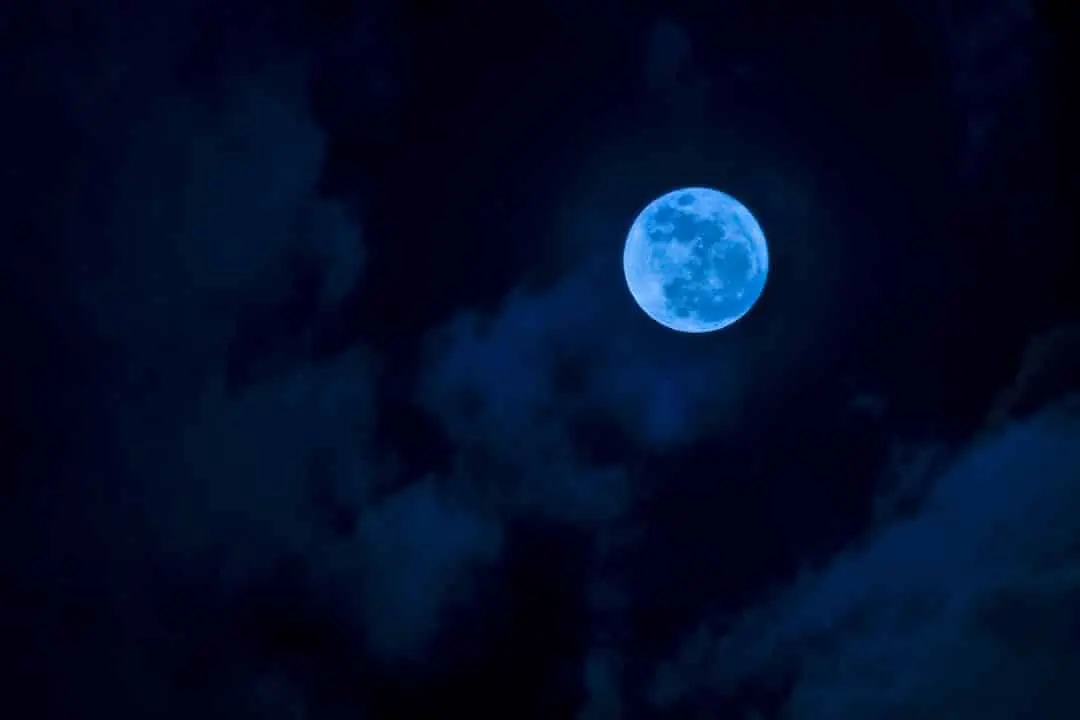 Microlua Azul, Lua azul