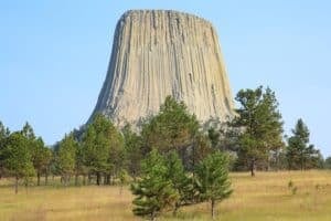 Visitantes chegam a Torre do Diabo atraídos pelo clássico Desconhecido de 1977