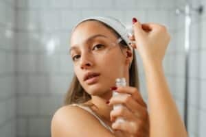 Skin cycling revoluciona rotinas de beleza com técnica minimalista que viraliza nas redes