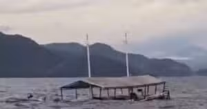 Escuna com 40 pessoas afunda perto da Praia do Alto em Ubatuba