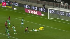Nice retoma frente do St. Etienne por 2 a 1 aos 81 minutos; Kail Boudache marca gol decisivo
