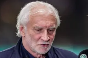 Rudi Völler pede que jogadores da Alemanha evitem declarações políticas durante a Copa do Mundo