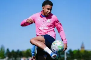 Tottenham abre conversas com Manchester City para contratar atacante Savinho