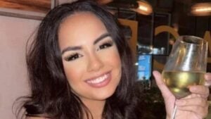 Mulher é morta a tiros em frente a bar em Sheffield; polícia investiga crime