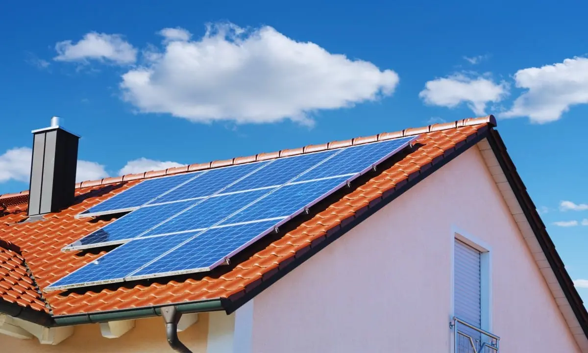 Telha vermelha Teto com painéis solares