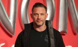Tom Hardy negocia retorno a MobLand para 3ª temporada; produção busca resolver diferenças criativas