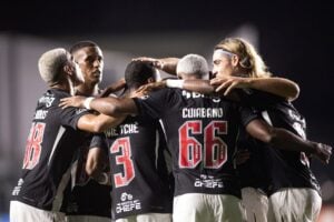 Vasco vence Barracas Central por 3 a 0 mas ouve vaias da torcida em São Januário pela Sul-Americana