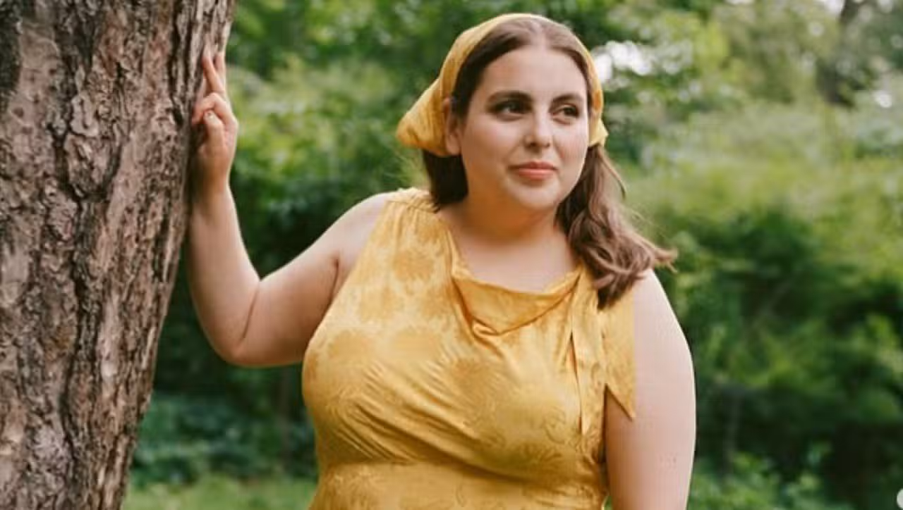 Beanie Feldstein - @beaniefeldstein