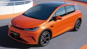 BYD introduz Dolphin G DM-i, híbrido com 1.000 km de autonomia e porte de Dacia Sandero