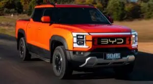 새로운 BYD Shark 픽업 트럭은 475마력의 2.0 터보 엔진을 탑재하고 전체 견인 능력을 높입니다.