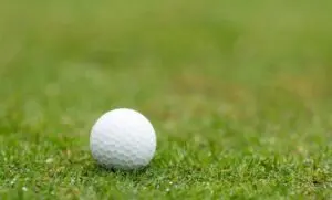 Nhà khoa học tính toán cú đánh golf cần thiết để đưa một quả bóng vào lỗ đen của Dải Ngân hà