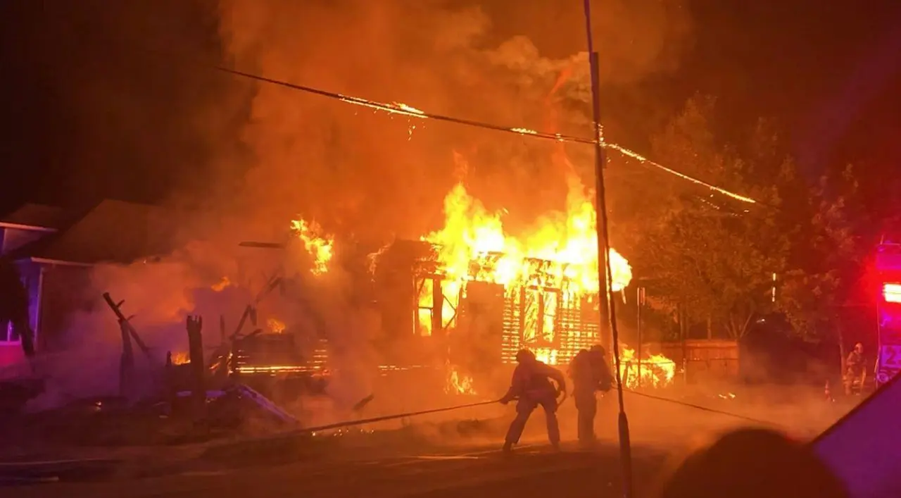 Casa incêndio, bombeiro - (PF&R)