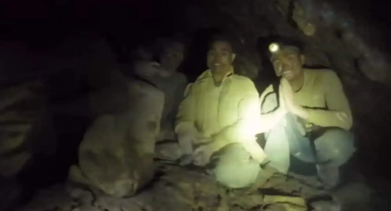 Operación internacional intenta rescatar a cinco personas atrapadas en una cueva inundada en Laos tras la lluvia