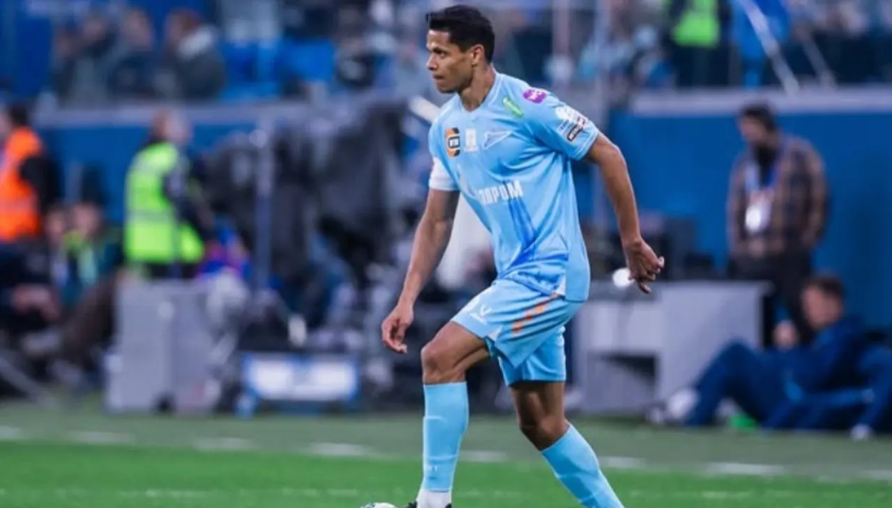 Douglas Santos do Zenit - @douglassantos06