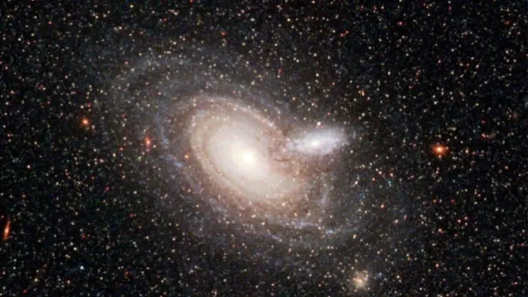 Duas galáxias espirais na constelação de Sculptor - Telescópio Espacial Hubble/NASA, ESA
