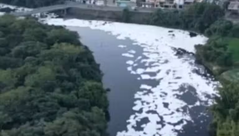 Espuma Branca Rio Tietê
